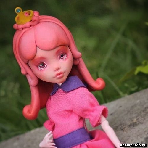 Розовая кукла